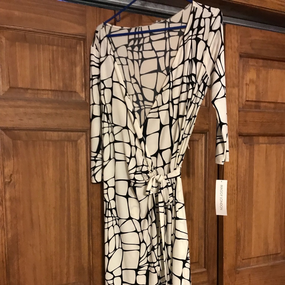 Wrap dress. Cream and black